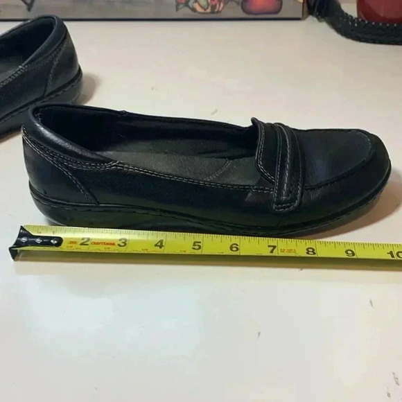 Clarks comfy black leather loafers with  taupe stitching , 8.5M - Picture 7 of 7